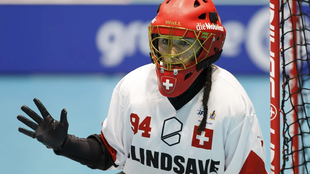 Erneute Finalniederlage: Lara Heini (hier im Dress des Schweizer Unihockey-Nationalteams) muss weiterhin auf den schwedischen Meistertitel warten.