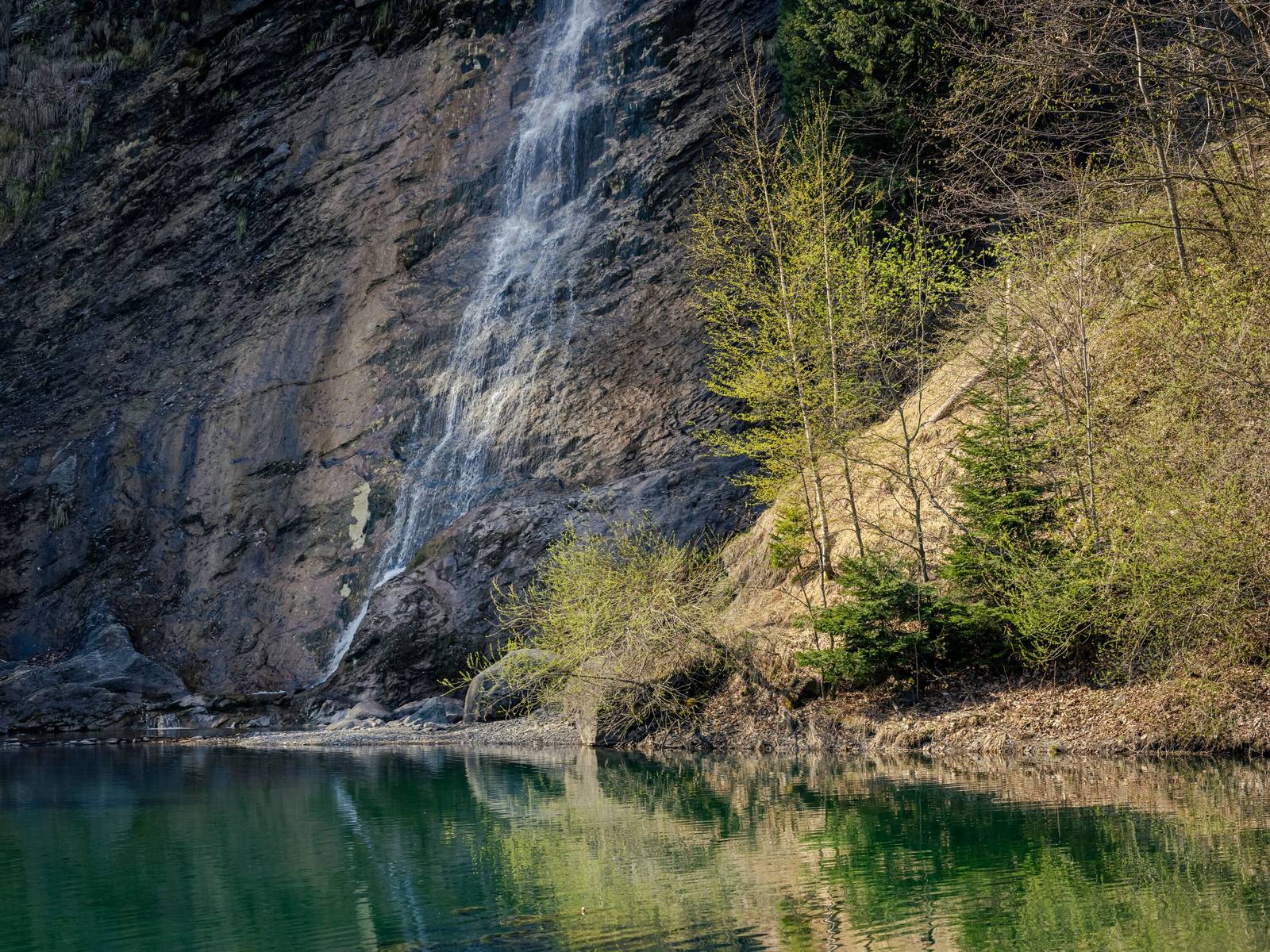 Ganz schön kühl: Der Saarfall in Vilters.