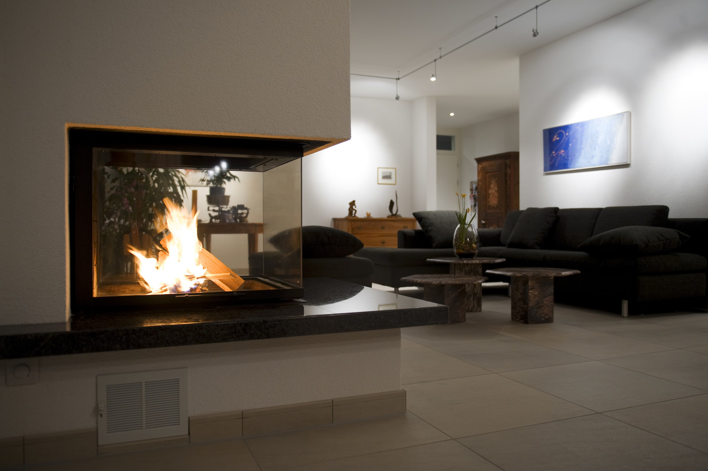 Gemütlich: Das Holz des Tannenbaums kann für ein Kaminfeuer verwendet werden.