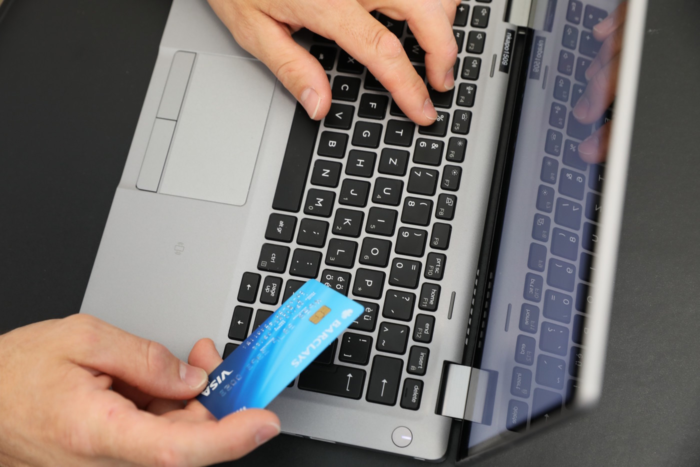 Gesundes Misstrauen: Wer digital einkauft oder bezahlt, sollte aufmerksam und achtsam bleiben. Pressebild
