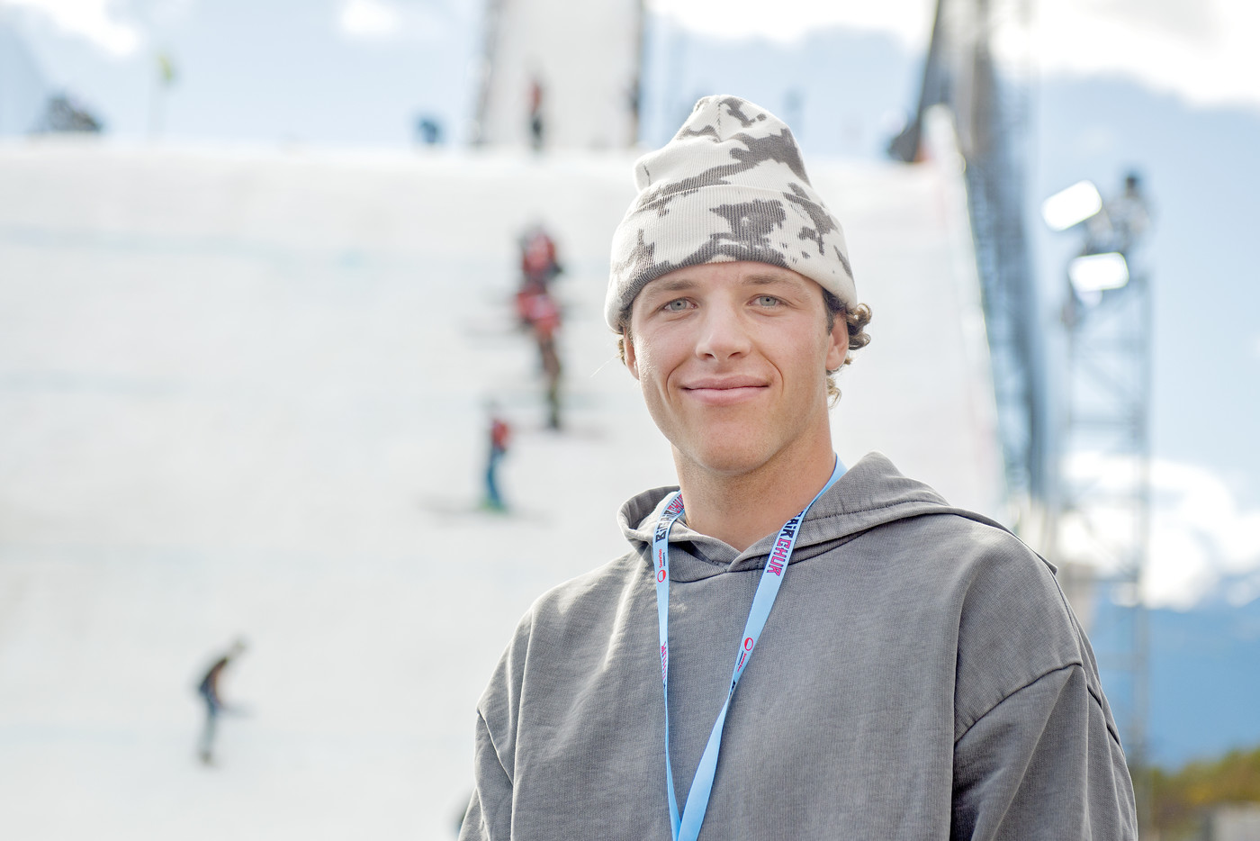 Darf sich Hoffnungen machen: Moritz Boll posiert im Oktober beim Big Air in Chur für die Kamera. 