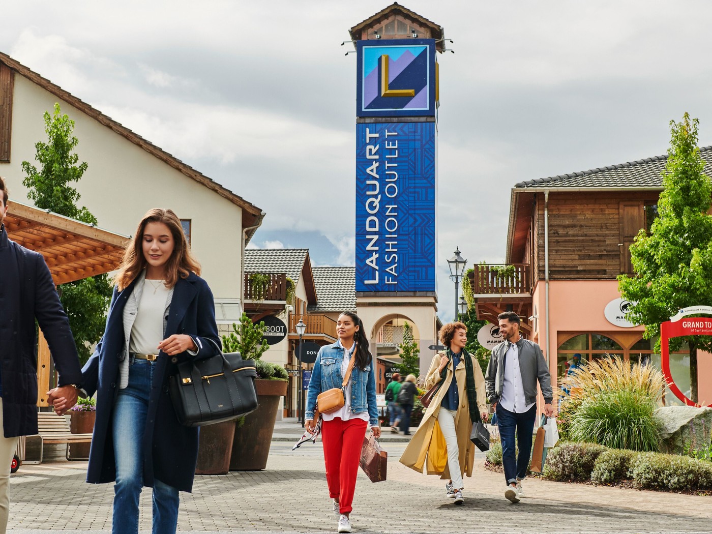 Oster-Shopping: Möglich im Landquart Fashion Outlet mit über 160 Marken.