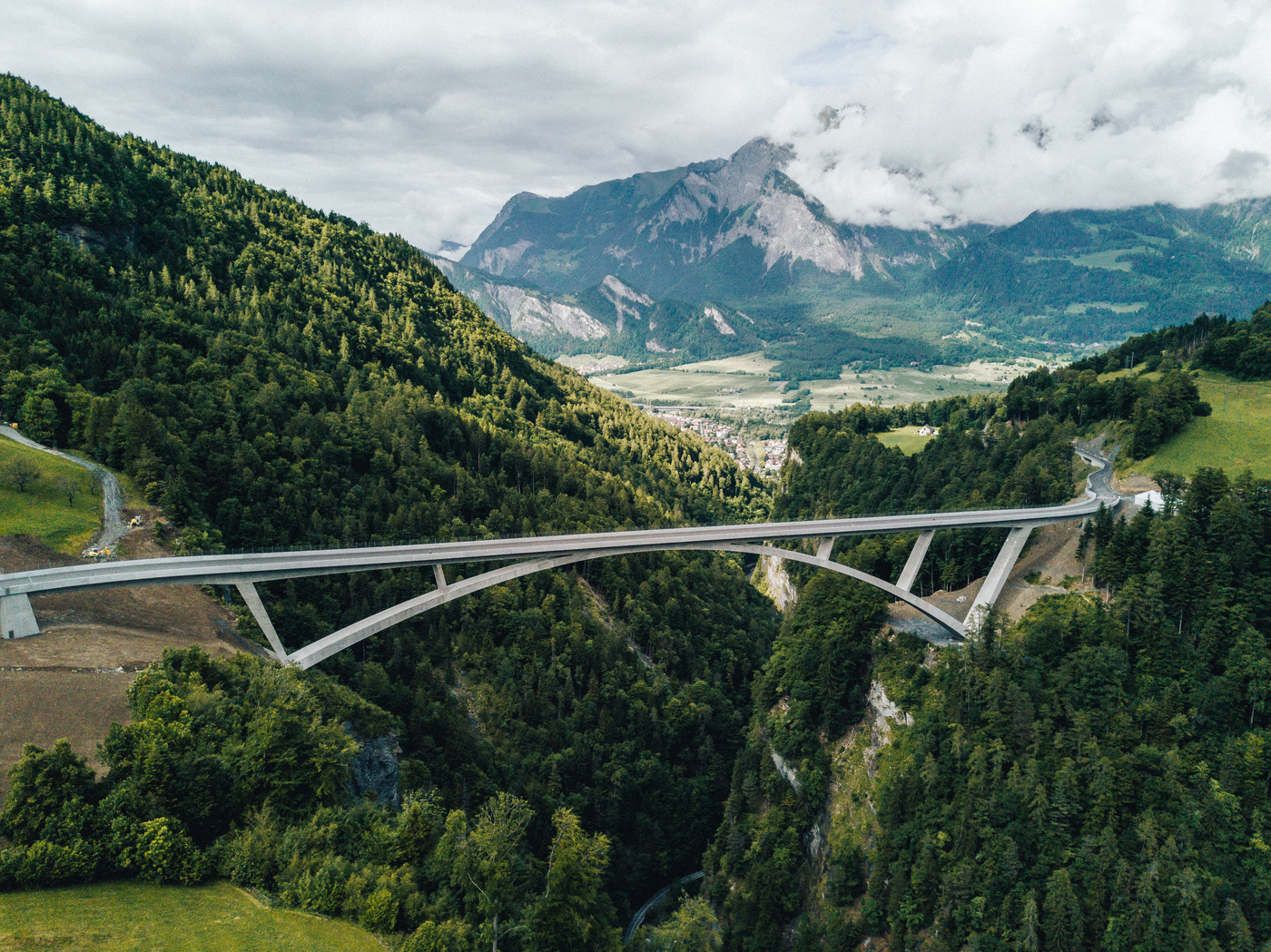 Taminabrücke: die grösste Bogenbrücke der Schweiz.