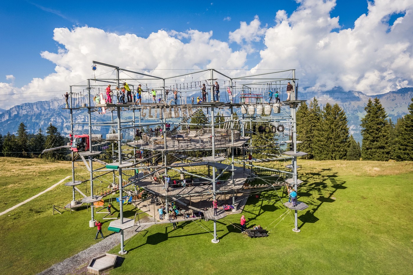 Nach Lust und Laune klettern: Der Kletterturm Cliimber am Flumserberg hält über 100 Stationen bereit.