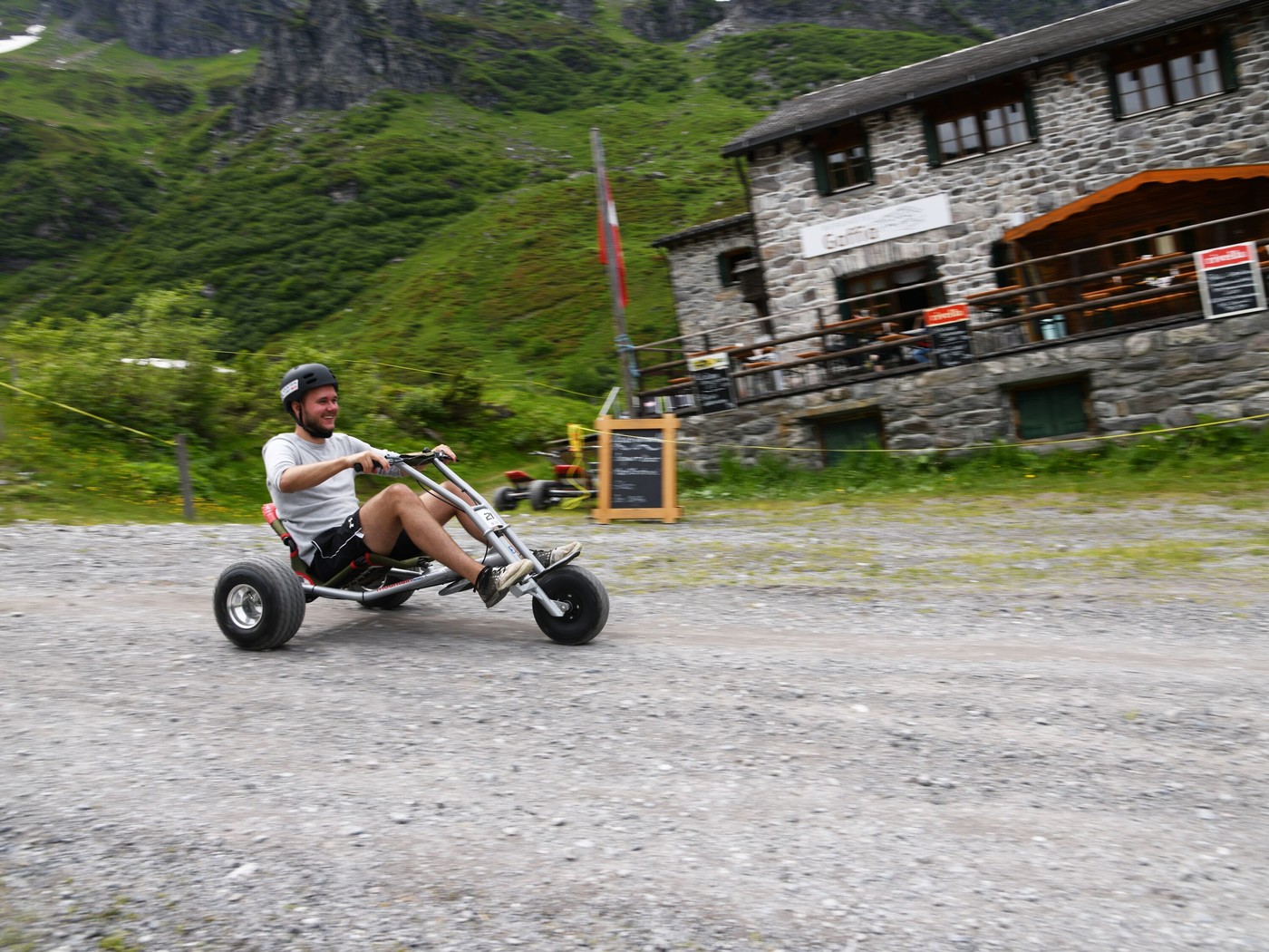«Mario Kart» am Berg: Am Pizol geht es auf den Mountaincarts so richtig zur Sache.