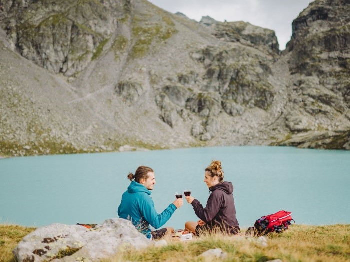 5-Seen-Picknick am Pizol: Fünf kristallklare Bergseen und ein Picknick mit regionalen Produkten erlebt man auf der 5-Seen-Wanderung.