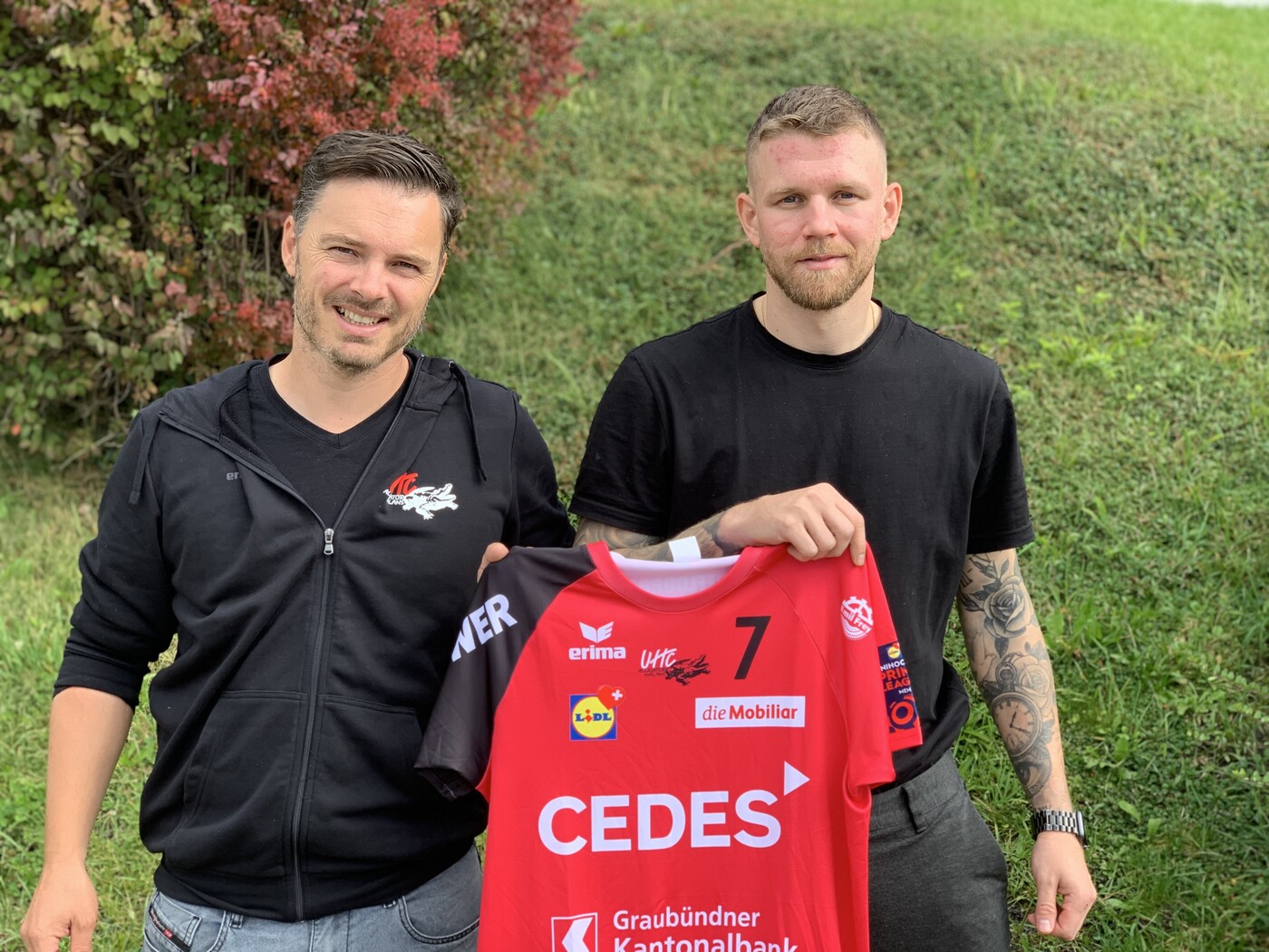 Malanser Neuverpflichtung: In der nächsten Saison läuft Rasmus Enström (rechts) für die Bündner Herrschäftler auf. Sportchef Peter Lüthi freuts.