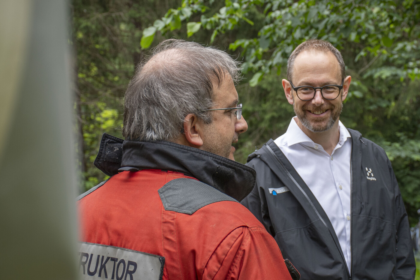 Instruktor Martin Bruderer (links) im Gespräch mit GVG-Direktor Marc Handlery.