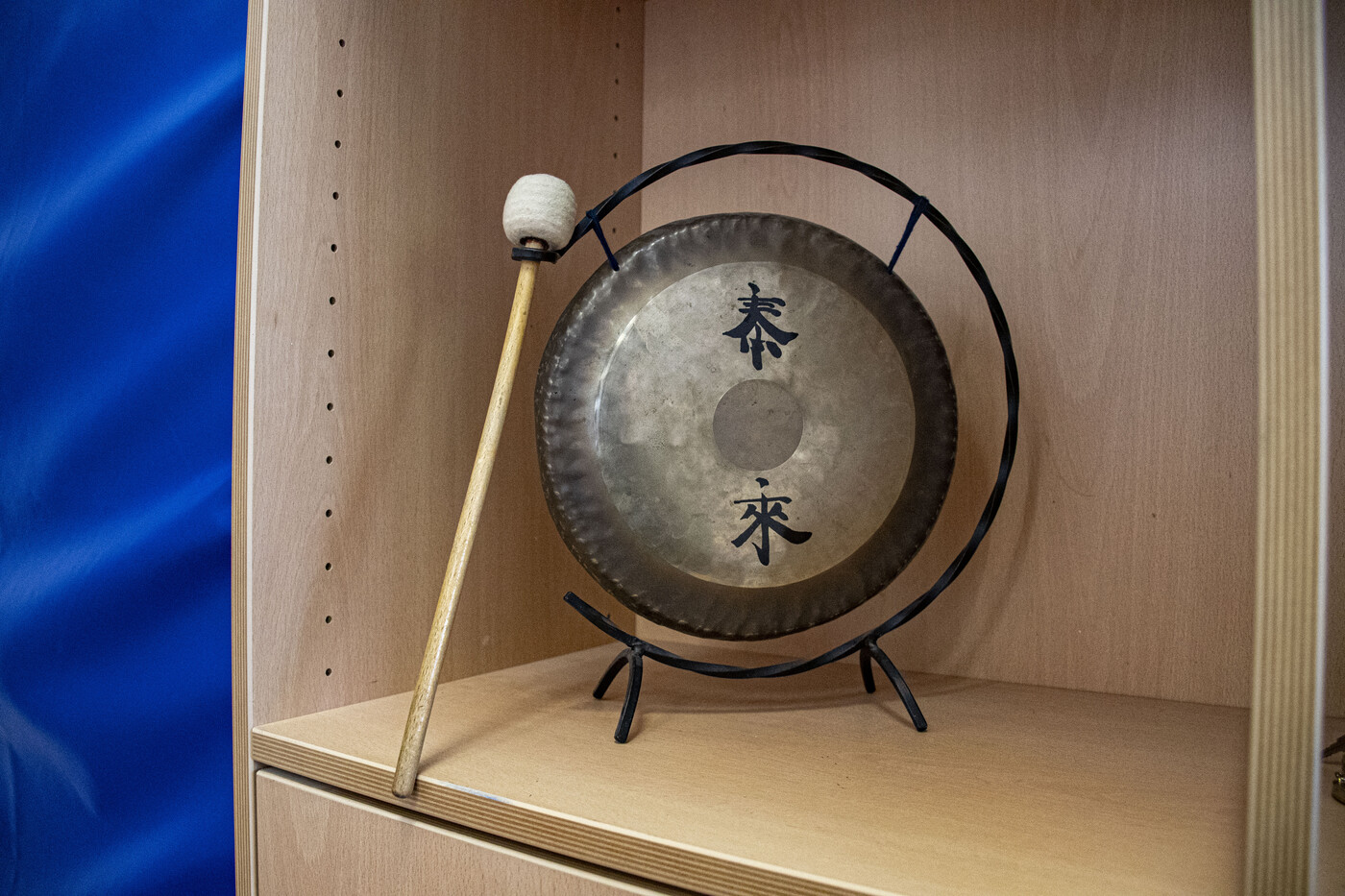 Klangvoll: Der Gong als klassiches asiatisches Symbol ist auch im Schierser Judoraum zu finden.