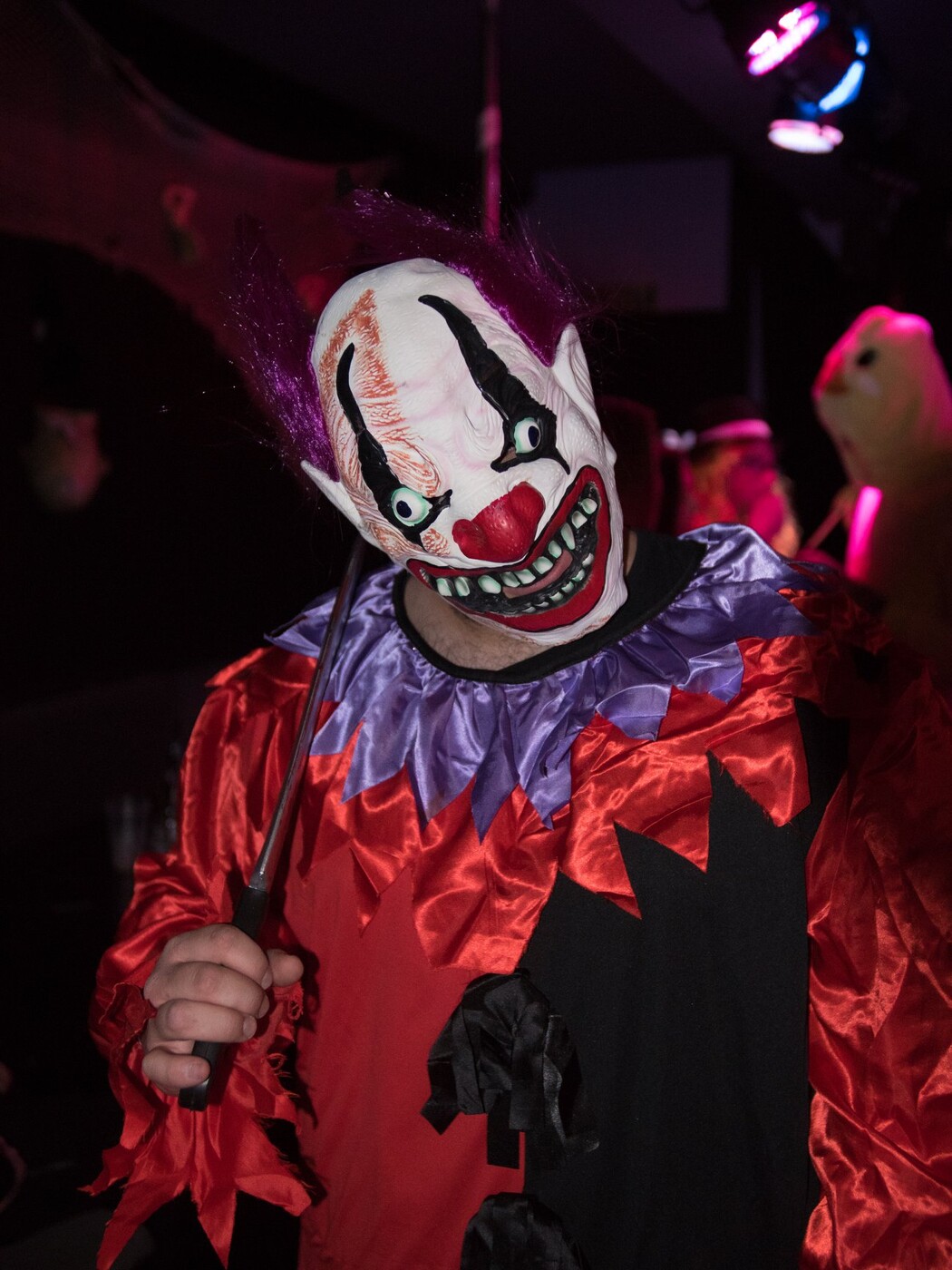 Wer steckt wohl hinter der Maske? Solchen Fragen stellt man sich an einer Halloween-Party immer wieder. Im Bild ein Partygast in der Bolgenschanze an einer vergangenen Feier.
