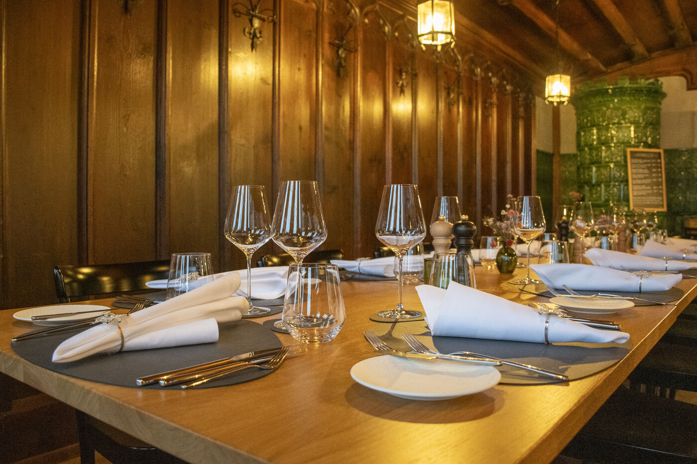 Festlich gedeckt: Im historischen Restaurant der Hofkellerei werden schon bald die Gäste erwartet.