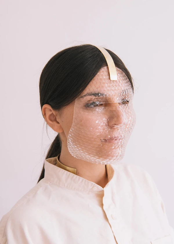 Das Objekt besteht aus Plexiglas, welches während der Coronakrise schwierig zu besorgen war.