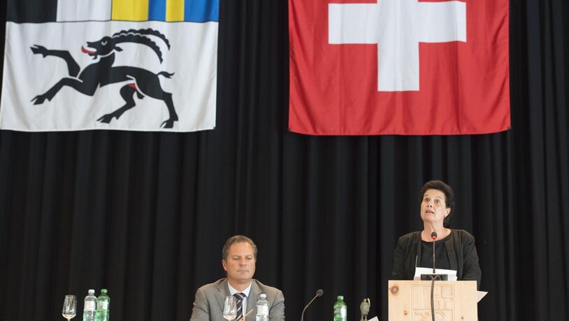 Standespräsidentin Tina Gartmann bei der Eröffnungsansprache und Vizestandespräsident Alessandro Della Vedova.