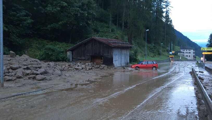 Hauptstrasse in Stampa im Bereich La Palü.