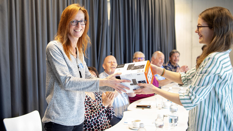 Eine nagelneue Systemkamera für die glückliche Gewinnerin Sandra Casutt? Können wir! 