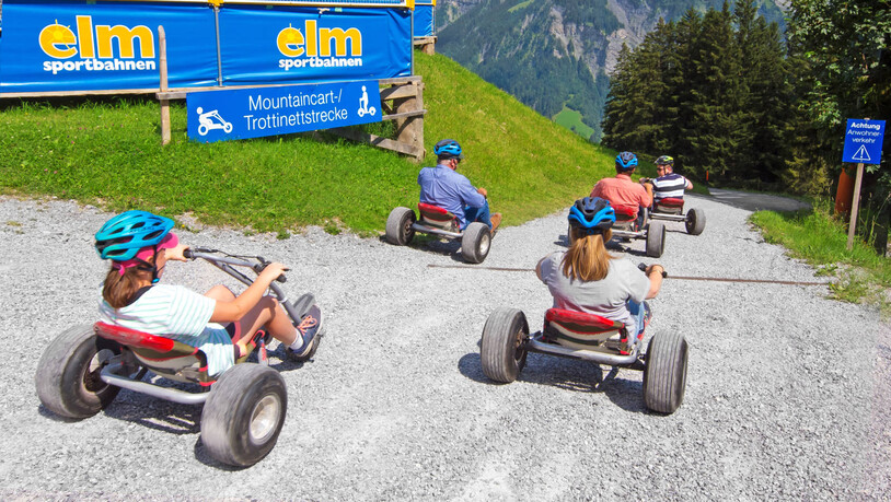 Wer lieber aufs Trottinett verzichten und auf mehr Rädern unterwegs ist, kann als Alternative auf ein Mountaincart steigen.