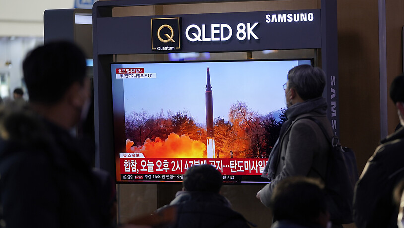 Nordkorea hat bei seinem jüngsten Waffentest nach Angaben des südkoreanischen Militärs mindestens zwei Raketen abgefeuert. Es handele sich vermutlich um ballistische Raketen von kurzer Reichweite. Foto: Lee Jin-Man/AP/dpa