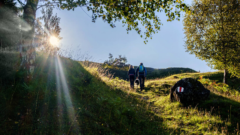 Abwechslungsreich: Die Strecke führt neben den traditionellen Dörfen auch durch die intakte Natur des Tales. 
