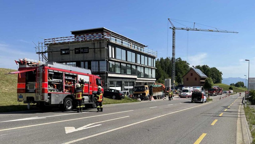 Bei dieser Baustelle in Feusisberg ist es zu einem tödlichen Unfall gekommen.