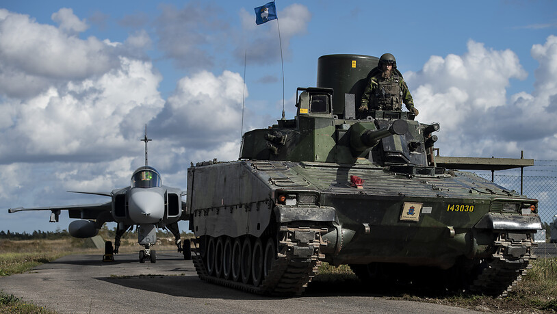 ARCHIV - Auf diesem von den schwedischen Streitkräften am 25.08.2020 zur Verfügung gestellten Foto bereiten sich Truppen in der Ostseeregion vor. Foto: Joel Thungren/Swedish Armed Forces/TT News Agency/AP/dpa