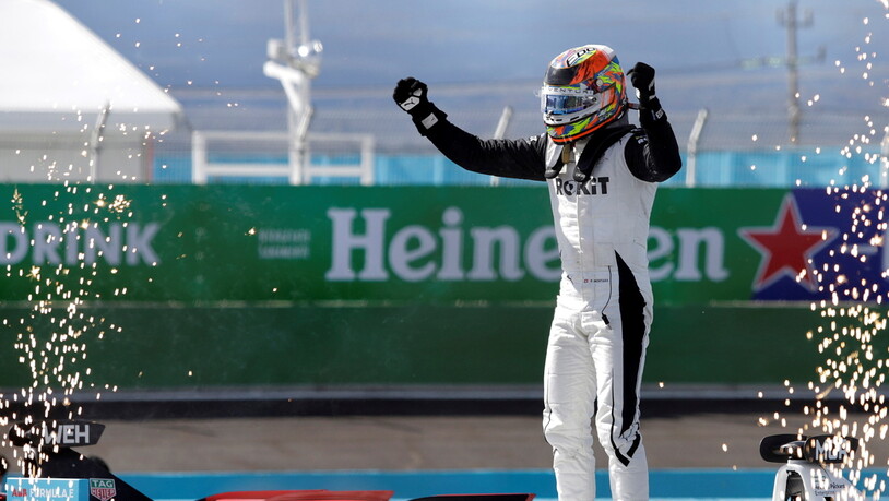 Edoardo Mortara lässt sich nach einem Formel-E-Rennsieg feiern (Archivbild)