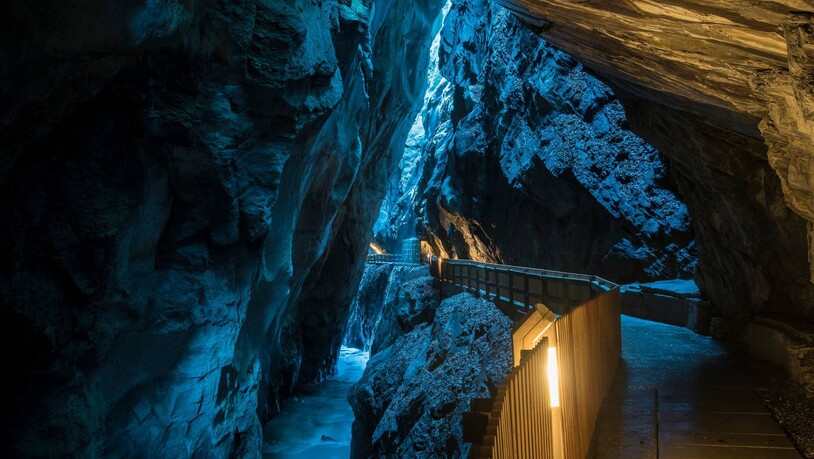 Der mystischen Taminaschlucht in Bad Ragaz entspringt das körperwarme, heilende Thermalwasser, welches Bad Ragaz weltberühmt gemacht hat.
