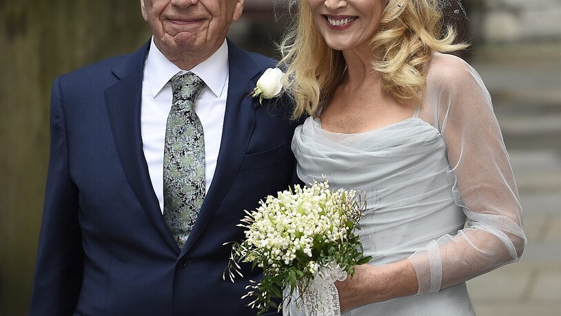 Ein Bild aus glücklicheren Zeiten: Der Medienmogul Rupert Murdoch (links) und das frühere Model Jerry Hall lassen sich laut der "New York Times" scheiden. (Archivbild)