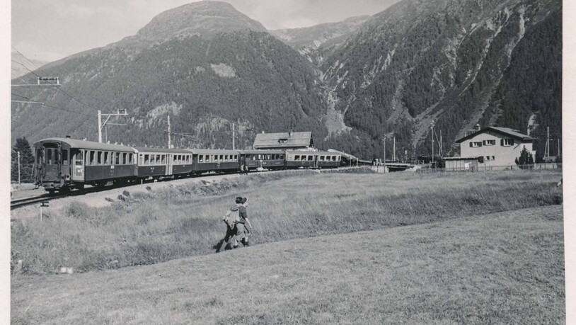 Der hintere Teil des Schnellzuges 53 Chur–St. Moritz blieb auf den Schienen. Der Zeitzeuge Franz Skvor sass zum Zeitpunkt des Unglücks im drittletzten Wagen.
 