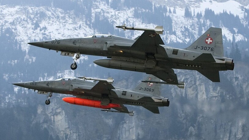 Die Ruag hat einen wichtigen Auftrag für Arbeiten an F-5-Jets der US Navy erhalten. Sie darf an 22 "F-5 Tiger" und den Triebwerken Instandstellungsarbeiten durchführen. Die Flugzeuge hatte die US Navy vor gut zwei Jahren von der Schweizer Luftwaffe…