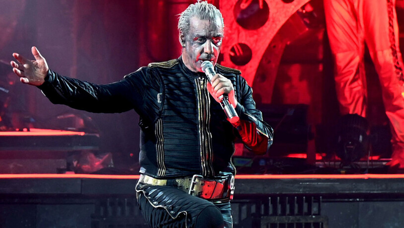 ARCHIV - Rammstein Frontsänger Till Lindemann performt den Song «Deutschland» auf der Bühne. Foto: Malte Krudewig/dpa