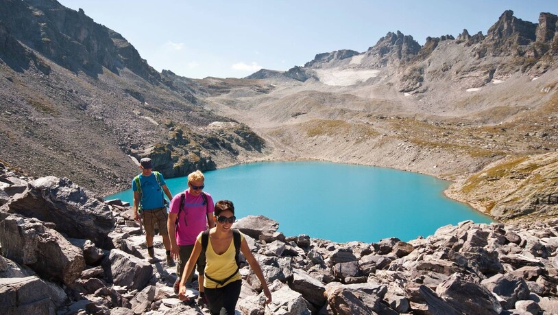 Hoch hinaus: Fünf kristallklare Bergseen und Einblicke ins UNESCO Weltnaturerbe Sardona prägen diese Wanderung.