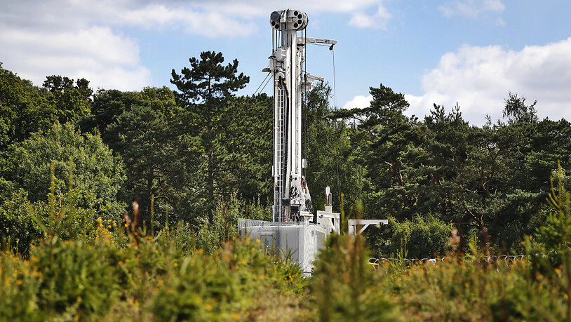Dürfte in Grossbritannien wegen der Energiekrise wieder aufkommen: Eine Fracking-Station in Balcombe, West Sussex, im Jahr 2013. (Archivbild)