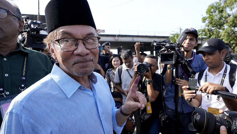 ARCHIV - Der malaysische König bestätigte Anwar Ibrahim zum Premierminister und beendete damit die Hängepartie nach der Parlamentswahl. Foto: Vincent Thian/AP/dpa