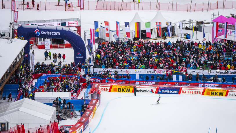 Spektakel: Hier werden die Skirennfahrerinnen im Zielgelände von St. Moritz empfangen.