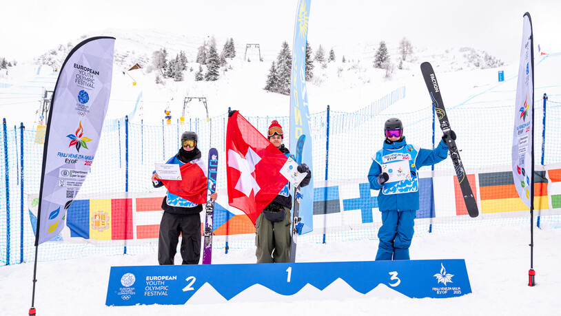 Podest: Während Fadri Rhyner (Mitte) den Big-Air-Wettkampf gewinnt, wird Nil Brocard (links) Zweiter und Henry Sildaru Dritter.