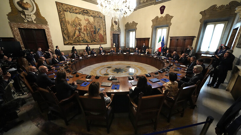 ARCHIV - Italiens Rechtsregierung hat zur Eindämmung der Migration über das Mittelmeer härtere Maßnahmen beschlossen. Foto: Andrew Medichini/AP/dpa