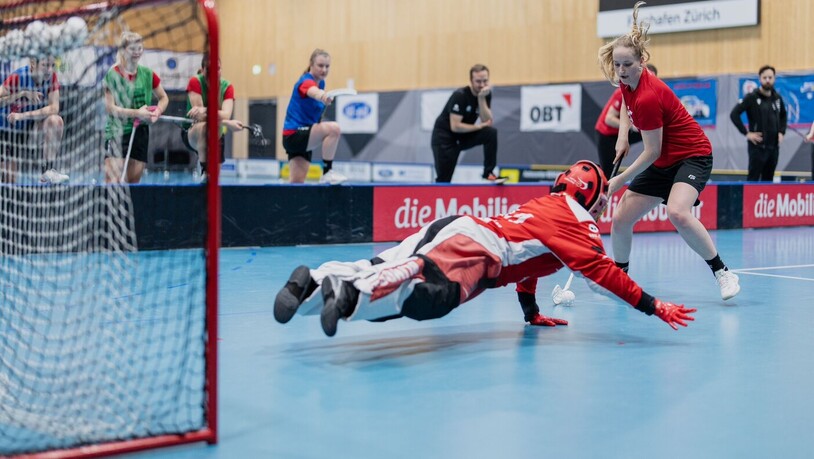 Alt besiegt Jung: In den Trainingsspielen haben die routinierten Schweizer Nationalspielerinnen die Nase vorn.