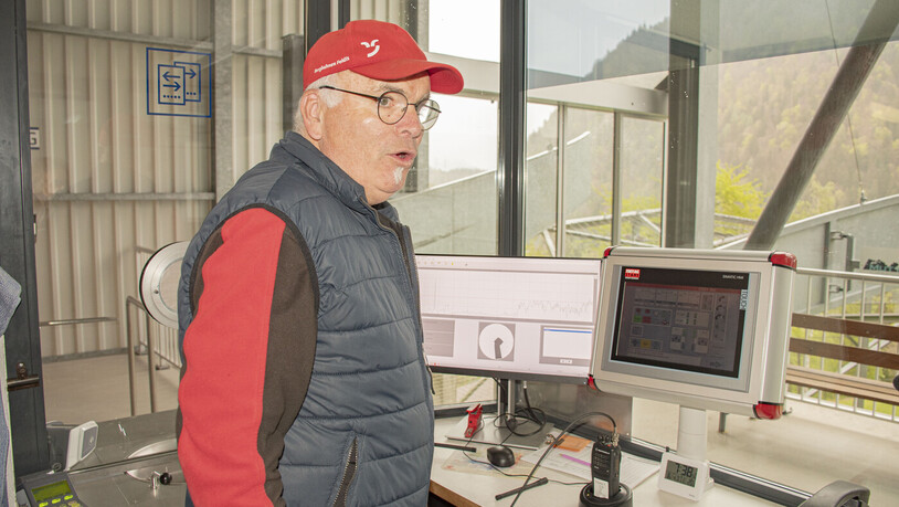 … und Roman Bernard in der Talstation am Computer.