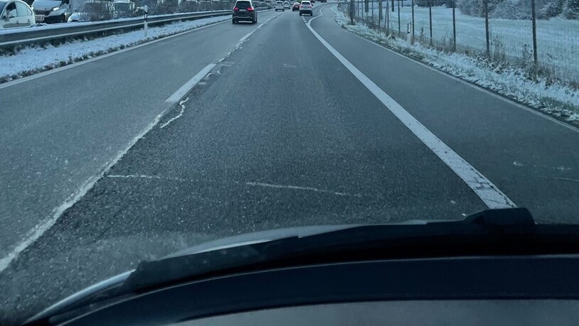 Es staut und stockt: Auf der Autobahn zwischen Landquart und Maienfeld gab es einen Unfall.