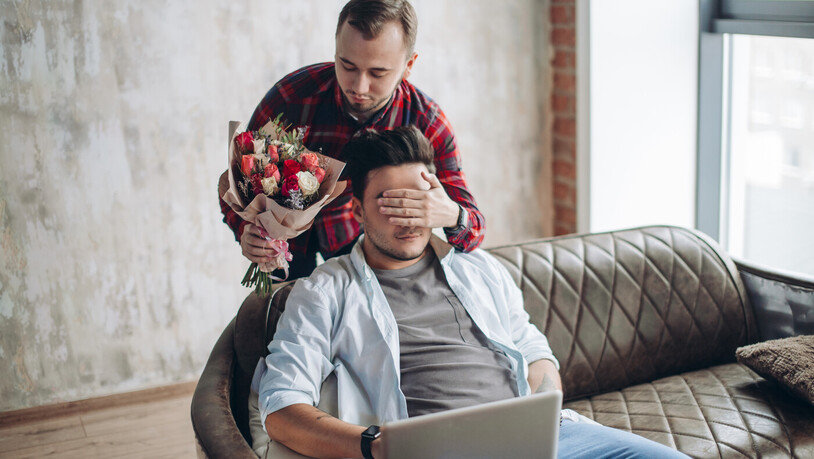 Geschenk: Geschenke für den Partner können eine schöne Geste sein, um Wertschätzung auszudrücken