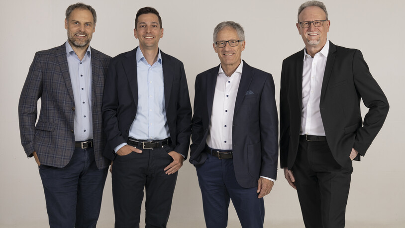 Die Geschäftsleitung von links nach rechts: Bruno Kradolfer (Leiter Akquisition), Rinaldo Vassalli (Geschäftsleiter), Arthur Mathis (Präsident Verwaltungsrat/Inhaber), Roman Schneider (Technischer Leiter)