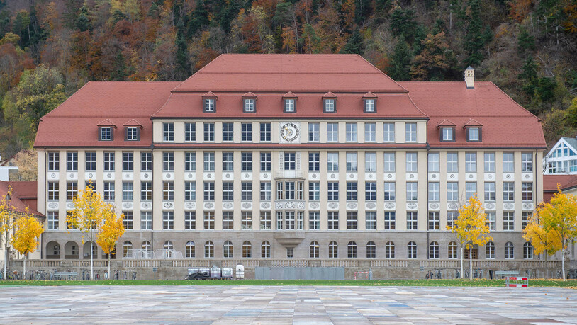 Schule kann auch schön sein. Besonders wenn man hier die Schulbank drückt. 