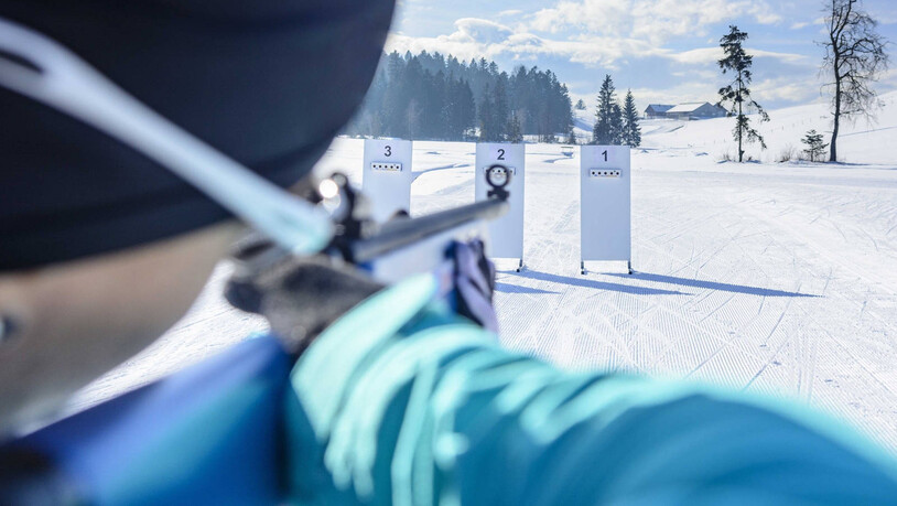Präzision und Ausdauer sind gefragt: Der Biathlonkurs eignet sich für Gross und Klein.
