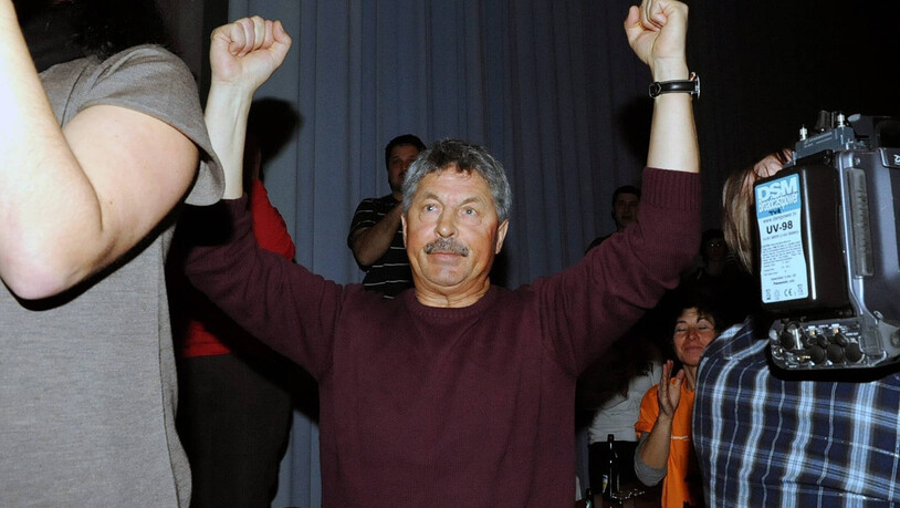 Carlos Vater Reto Janka jubelt.