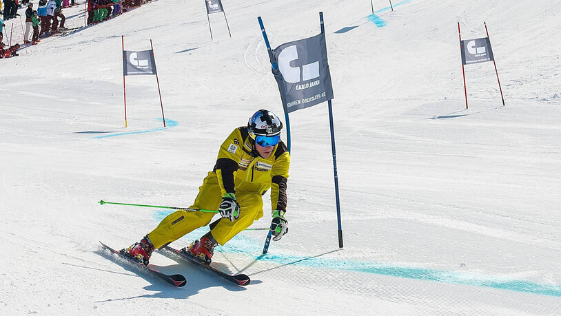 Seine eigene Piste: Carlo Janka auf der Eröffnungsfahrt.
