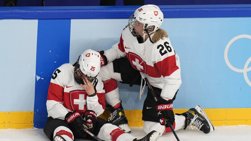 Enttäuscht: Eishockeyspielerin Alina Müller weint bittere Tränen nach der verpassten Bronzemedaille.