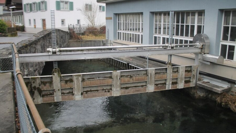 Ein Bild aus vergangenen Tagen: Das Kraftwerk der früheren Blechemballagen AG am Mühlebach in Näfels wurde 2021 vollständig zurückgebaut.