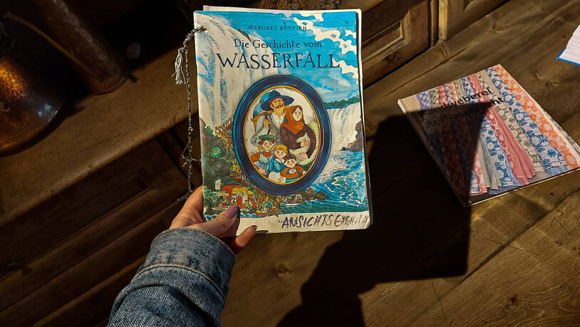 Die Geschichte vom Wasserfall: Im Kinderbuch erfährt man mithilfe von Illustrationen mehr über die Vergangenheit der Rofflaschlucht.