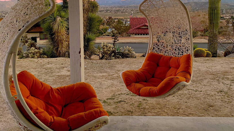 Lädt zum Verweilen ein: Auf diesen Sitzmöglichkeiten lässt es sich länger aushalten.