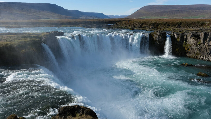 Extrem viel Wasser auf einmal: Der Godafoss ist einer der berühmtesten Wasserfälle in Island. Er befindet sich im Norden des Landes.